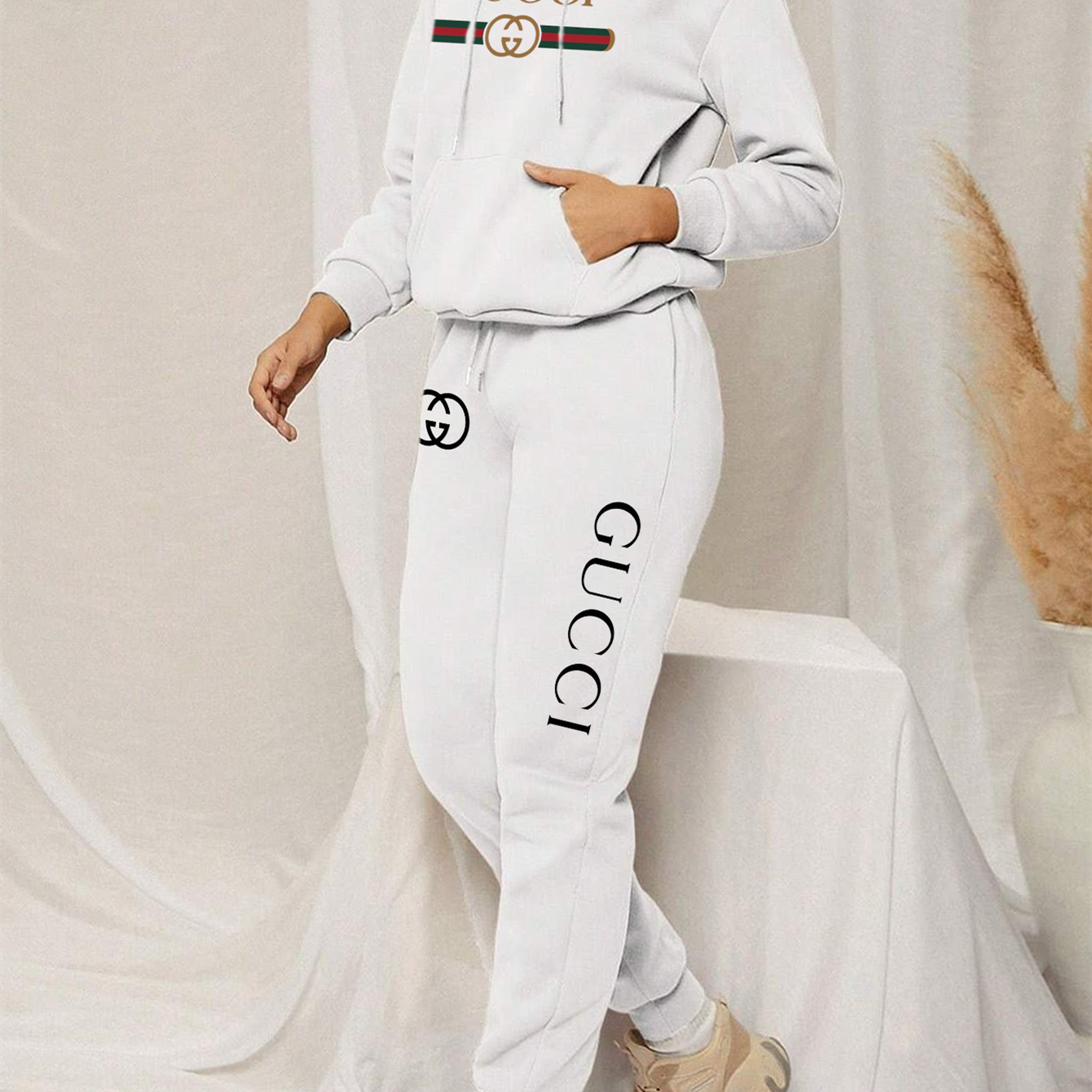 【 Gucci 】ウサギとヘビの友達のファッションパーカーのセットです