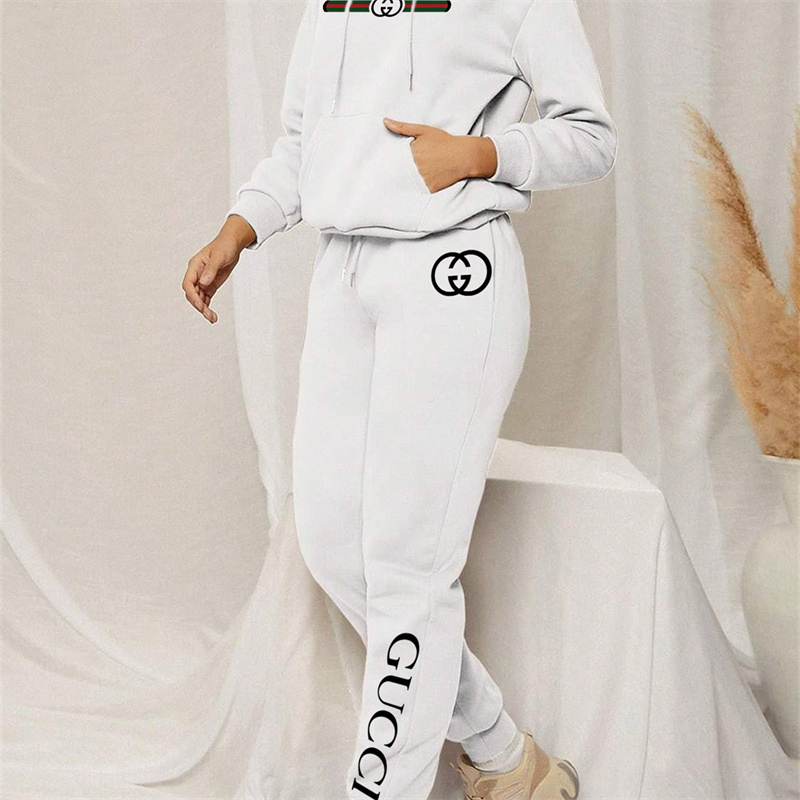 【GUCCI】メガネをかけたおしゃれなキャラクターですパーカーのスーツです