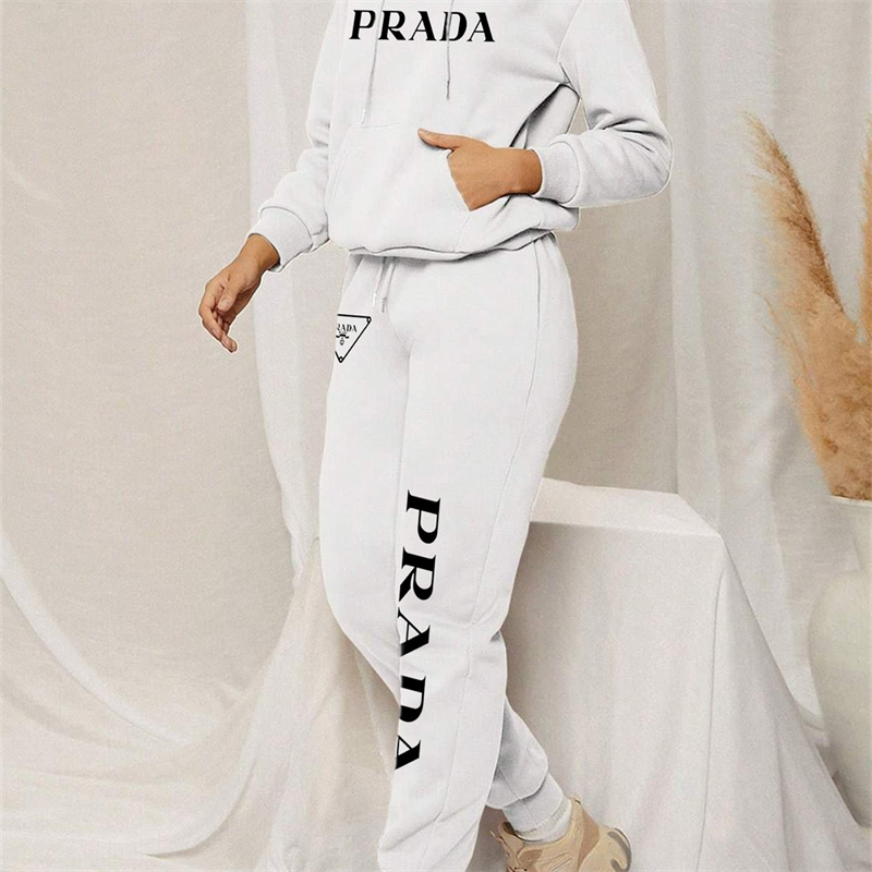 【 Prada 】箇性的なデザインのファッションのパーカーのスーツです