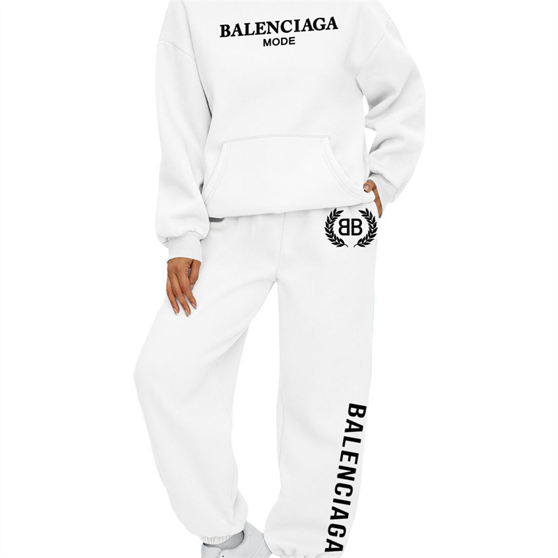 【BALENCIAGA】SNOOPY かわいいデザインです恐竜の服を着た犬ですパーカーのスーツです