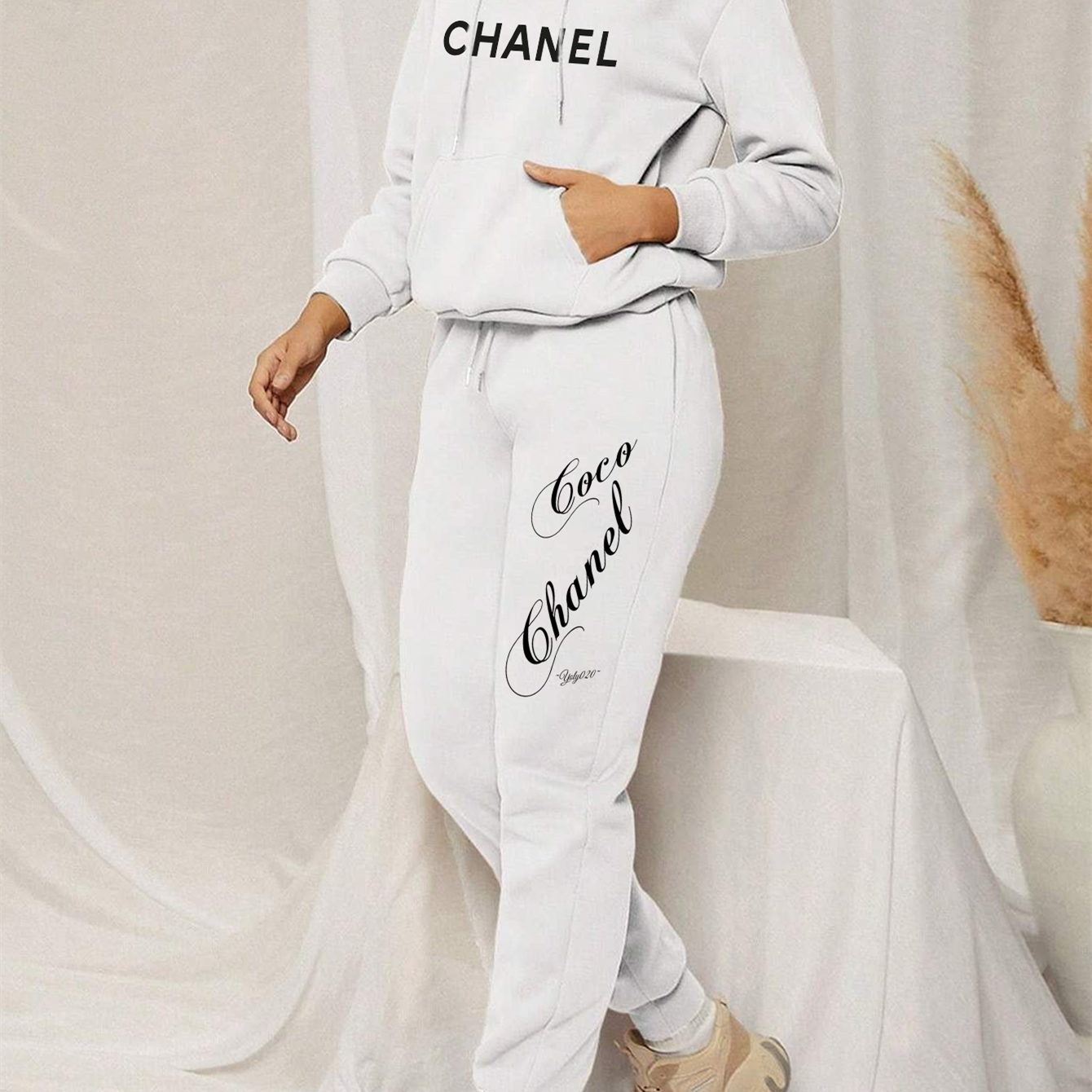 【 Chanel】シンプルなデザインのおしゃれな女性の超流行のパーカーのスーツです