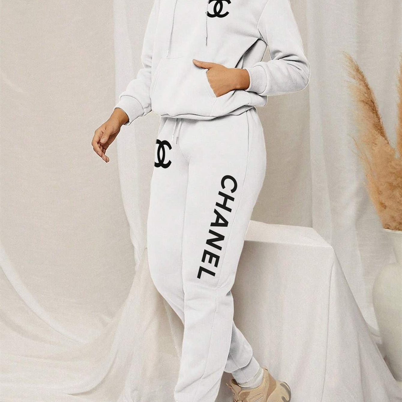 【Chanel】爆発的なファッションデザインのパーカースーツです