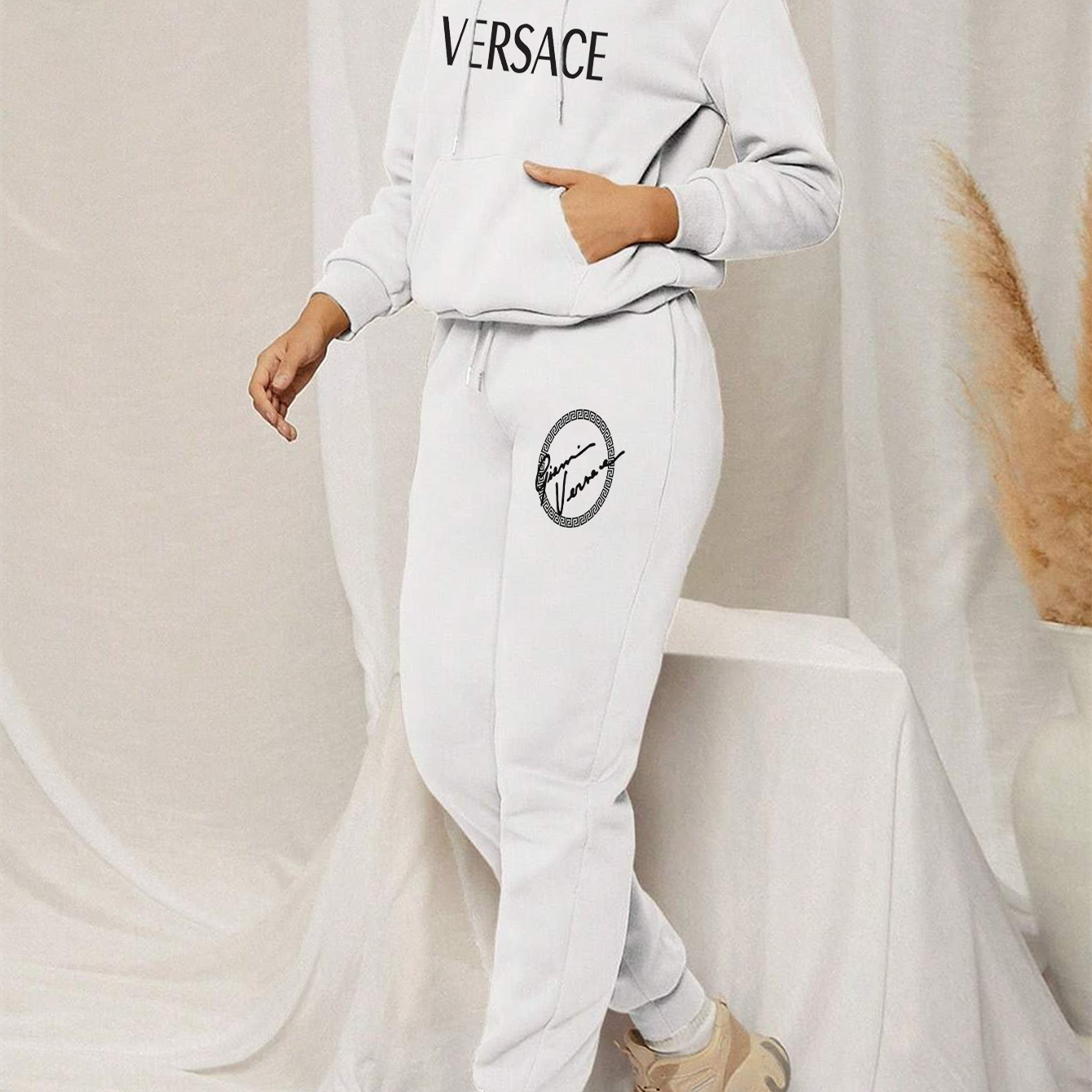 【 Versace 】シンプルなデザインの髑髏パーカーセットです、スタイリッシュでシンプルなデザイン
