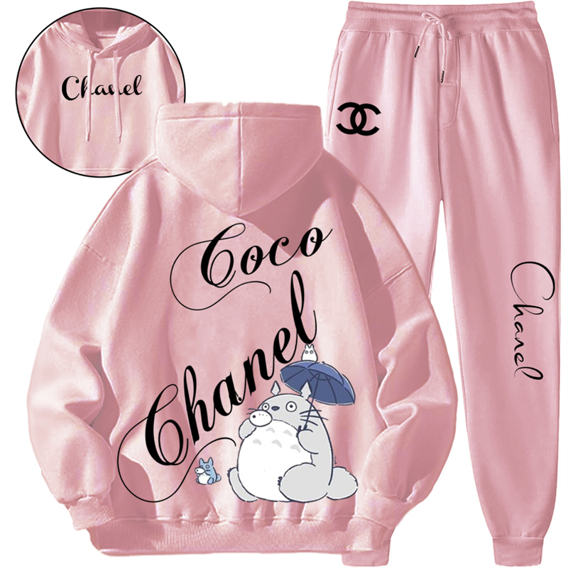 【 CHANEL 】TOTORO かわいい猫キャラクターのシンプルなデザインですパーカーのスーツです