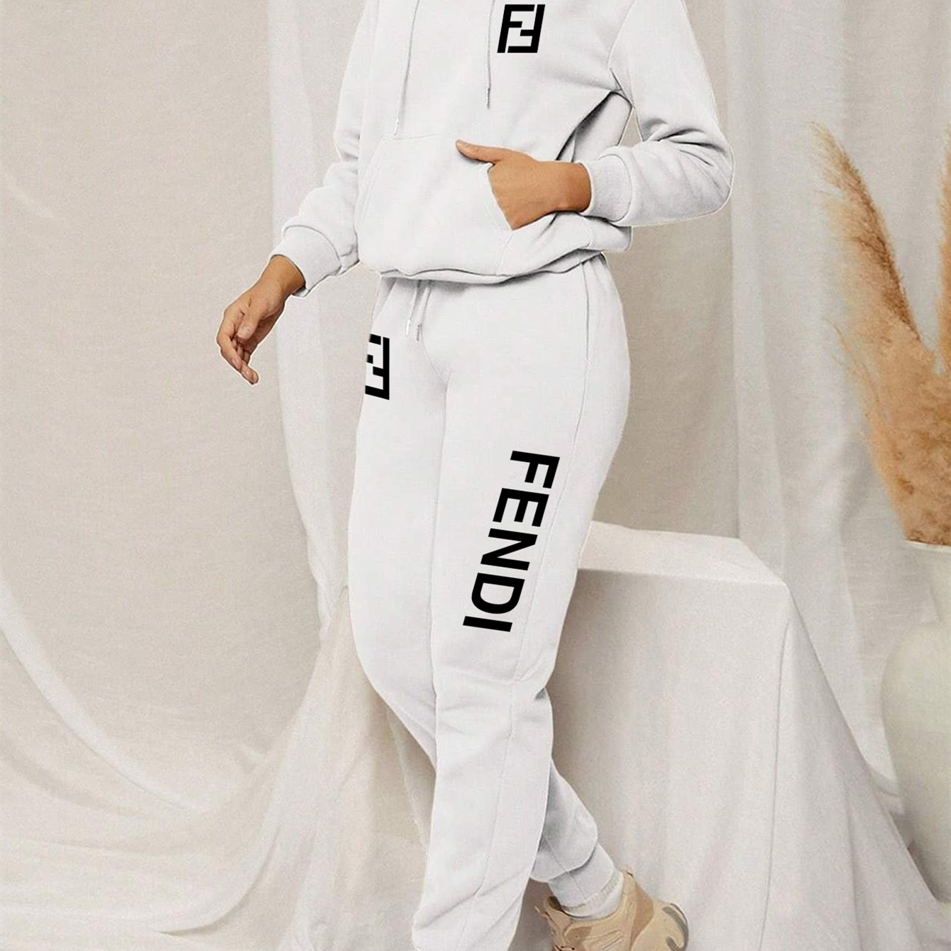 【 Fendi 】】ピクセルマリオファッションパーカーセットです
