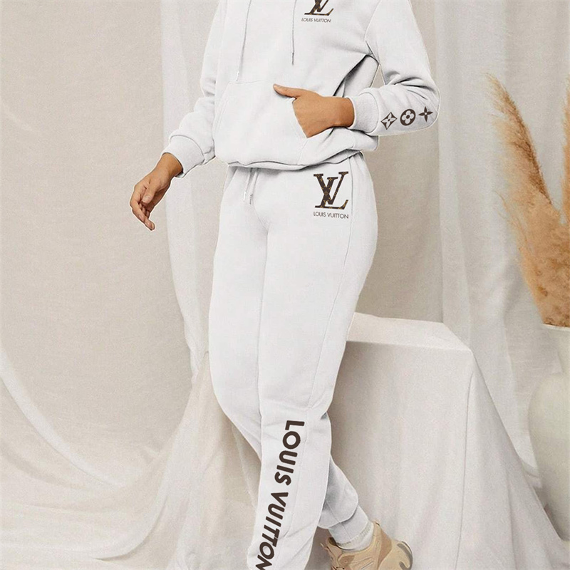 【LOUIS VUITTON】おしゃれで可愛いキャラクターたちですパーカーのスーツです