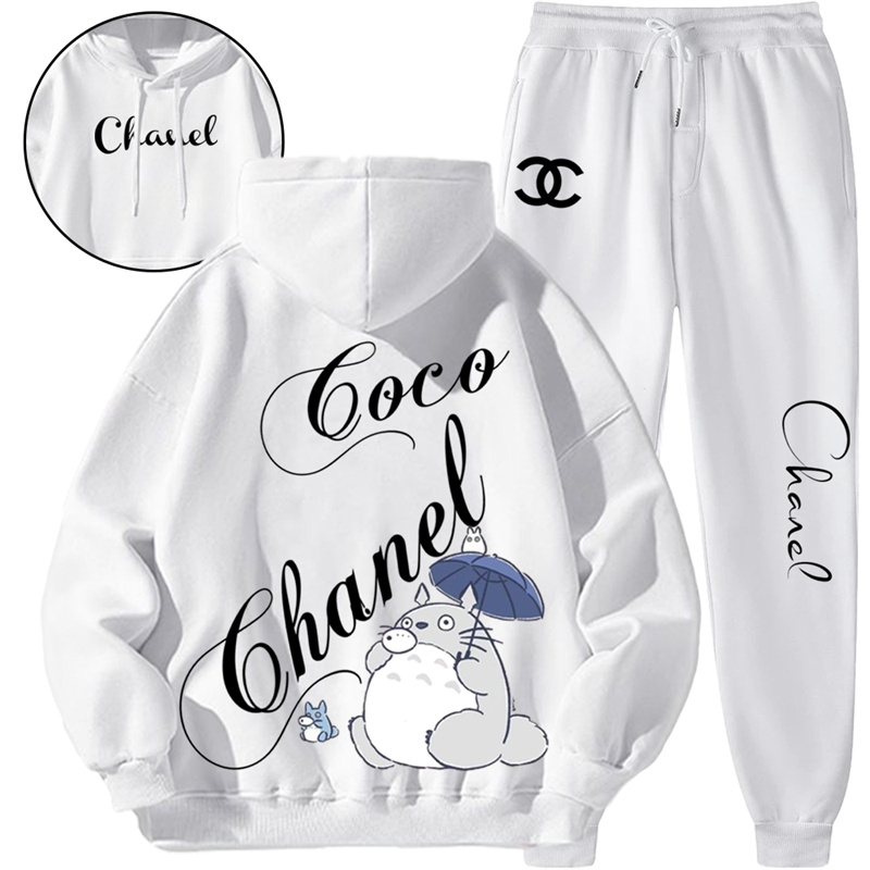 【 CHANEL 】TOTORO かわいい猫キャラクターのシンプルなデザインですパーカーのスーツです