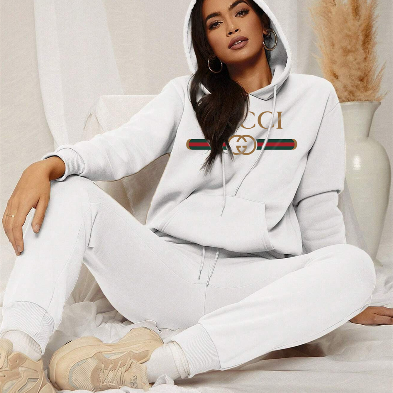 【 Gucci 】ウサギとヘビの友達のファッションパーカーのセットです