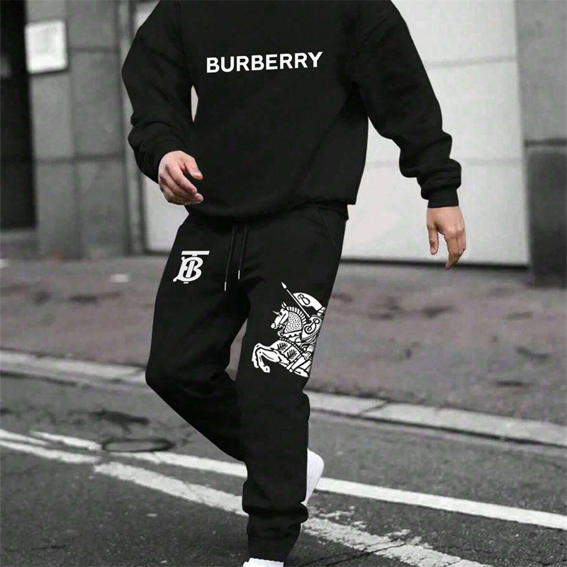 【 Burberry 】デザイン性のある戦闘馬の個性的なパーカーのセットです