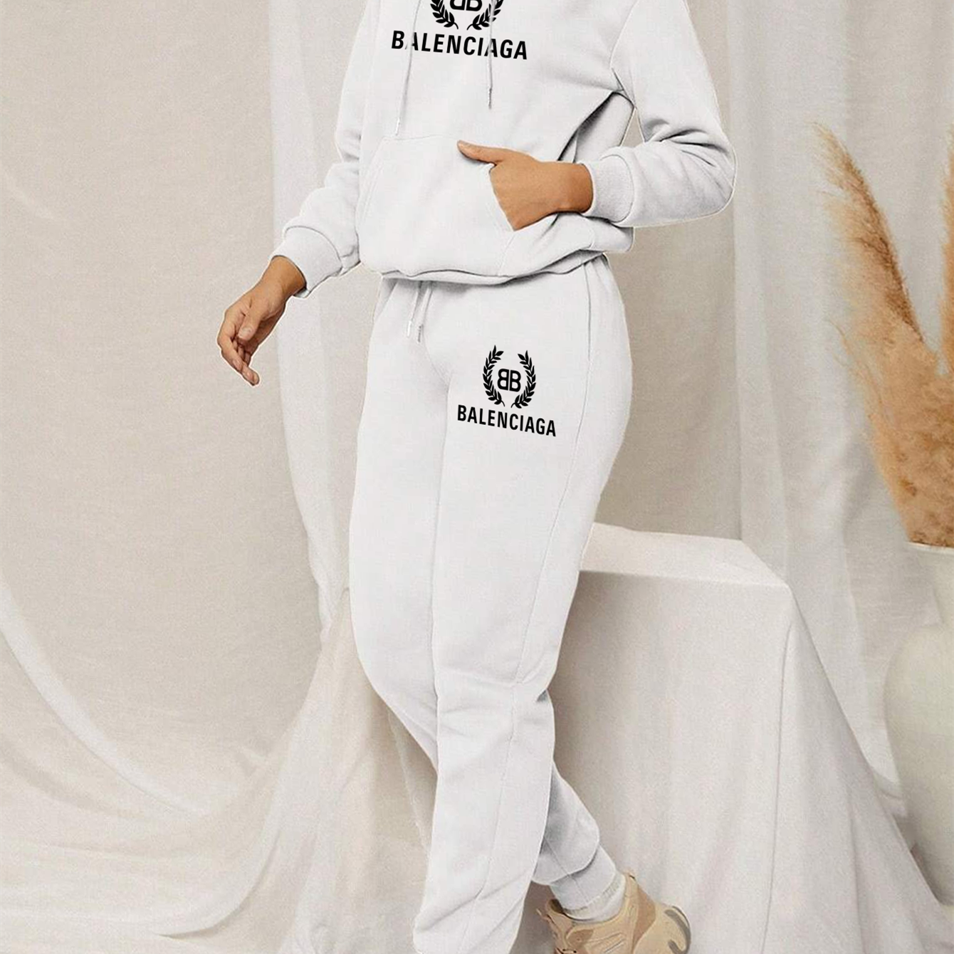 【 Balenciaga】ピンク豹ファッション連名パーカーセットです