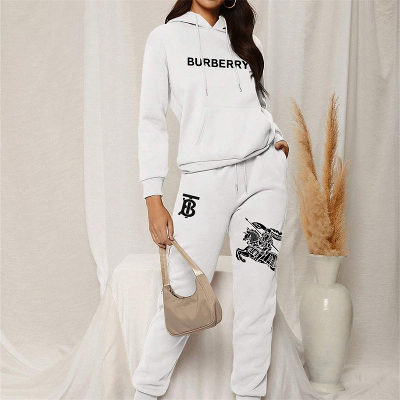 【 Burberry 】デザイン性のある戦闘馬の個性的なパーカーのセットです