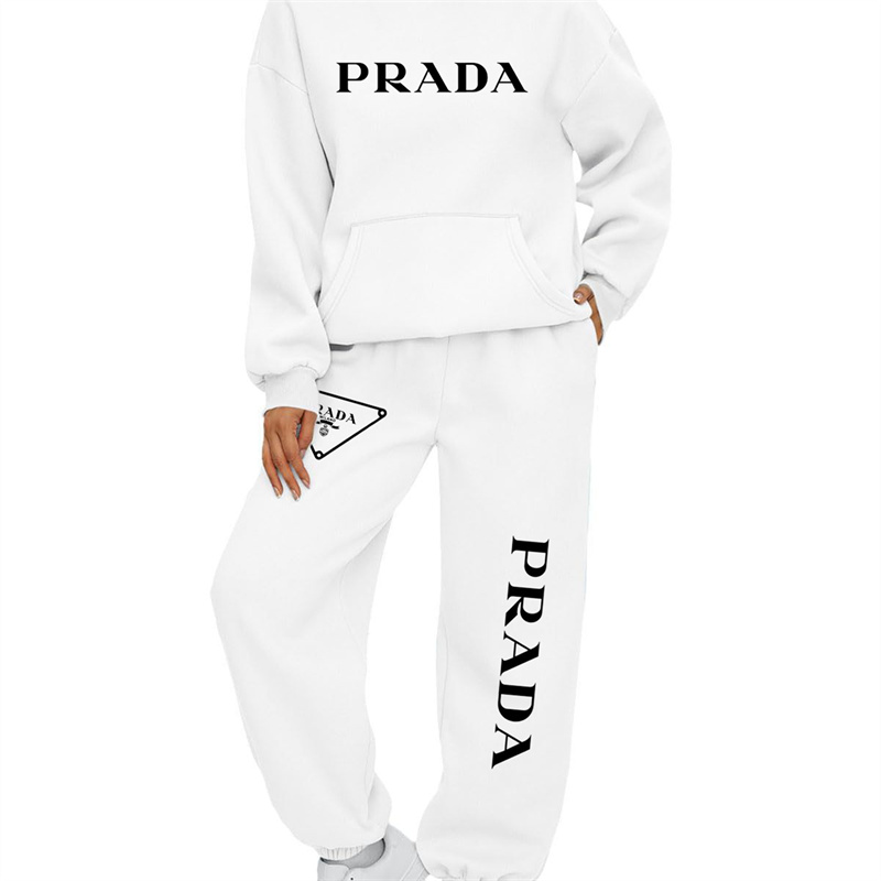 【 Prada 】箇性的なデザインのファッションのパーカーのスーツです