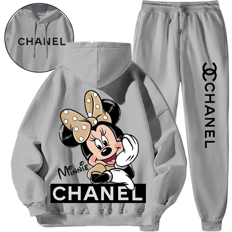 【 Chanel】シンプルなデザインがおしゃれな連名パーカーセットです