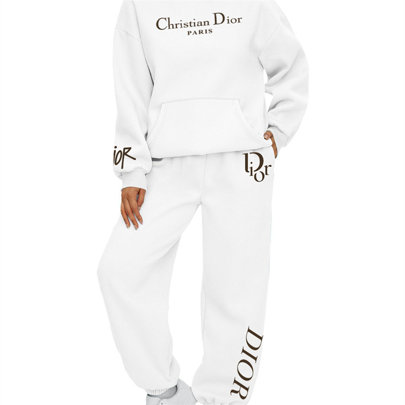 【 DIOR 】SNOOPY 犬と男の子が可愛いQ版ですパーカーのスーツです
