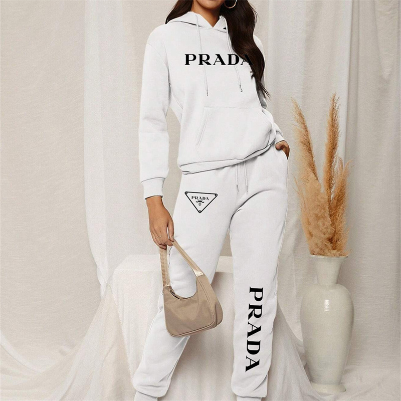 【 Prada 】箇性的なデザインのファッションのパーカーのスーツです