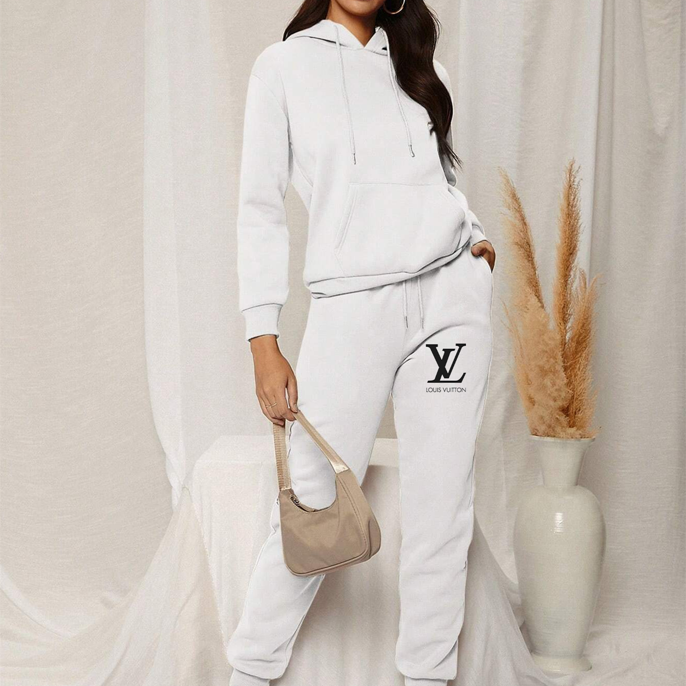 【 Louis Vuitton 】おしゃれねずみ連名パーカーセットです
