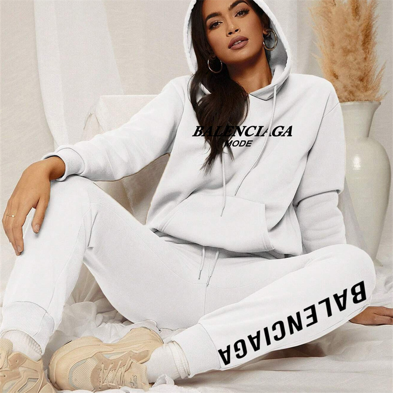 【BALENCIAGA】SNOOPY かわいいデザインです恐竜の服を着た犬ですパーカーのスーツです