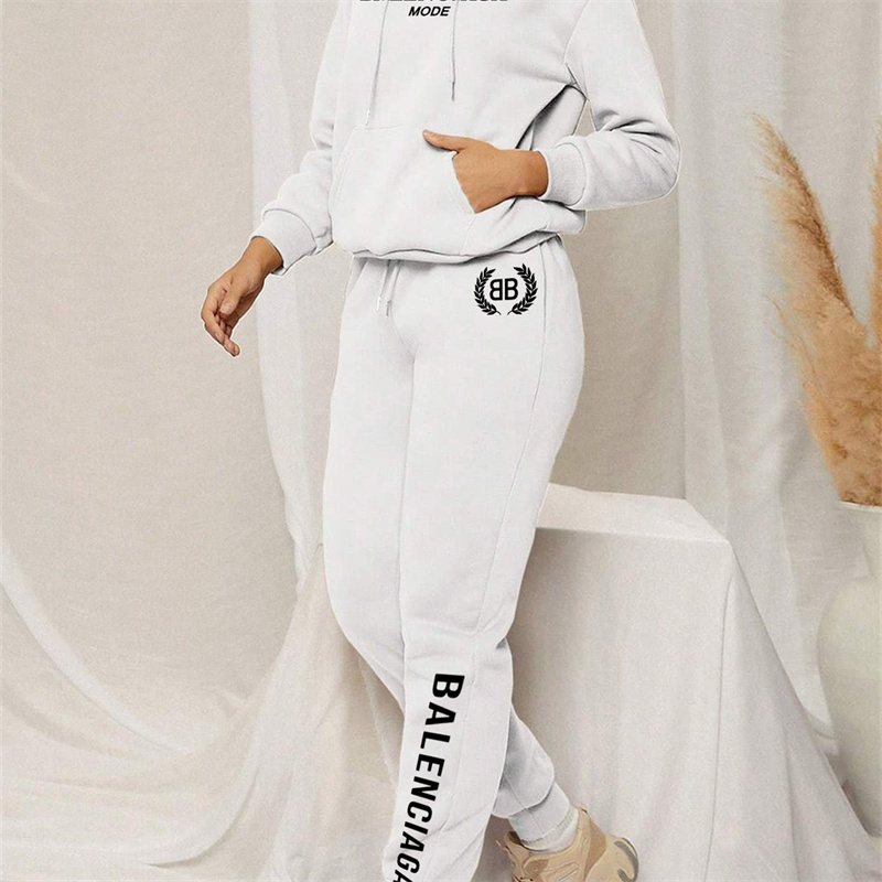 【BALENCIAGA】SNOOPY かわいいデザインです恐竜の服を着た犬ですパーカーのスーツです