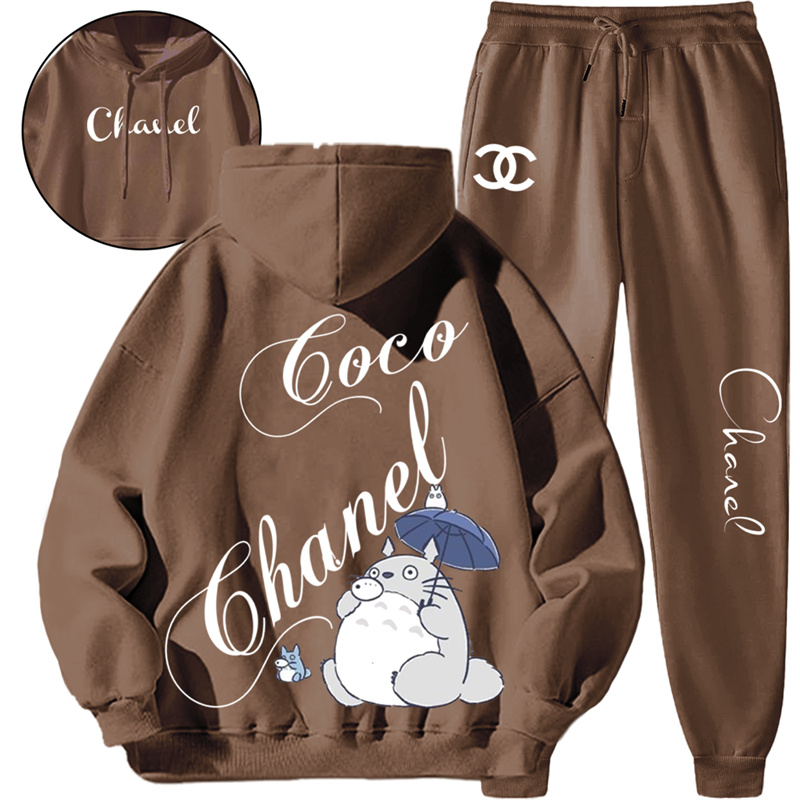 【 CHANEL 】TOTORO かわいい猫キャラクターのシンプルなデザインですパーカーのスーツです