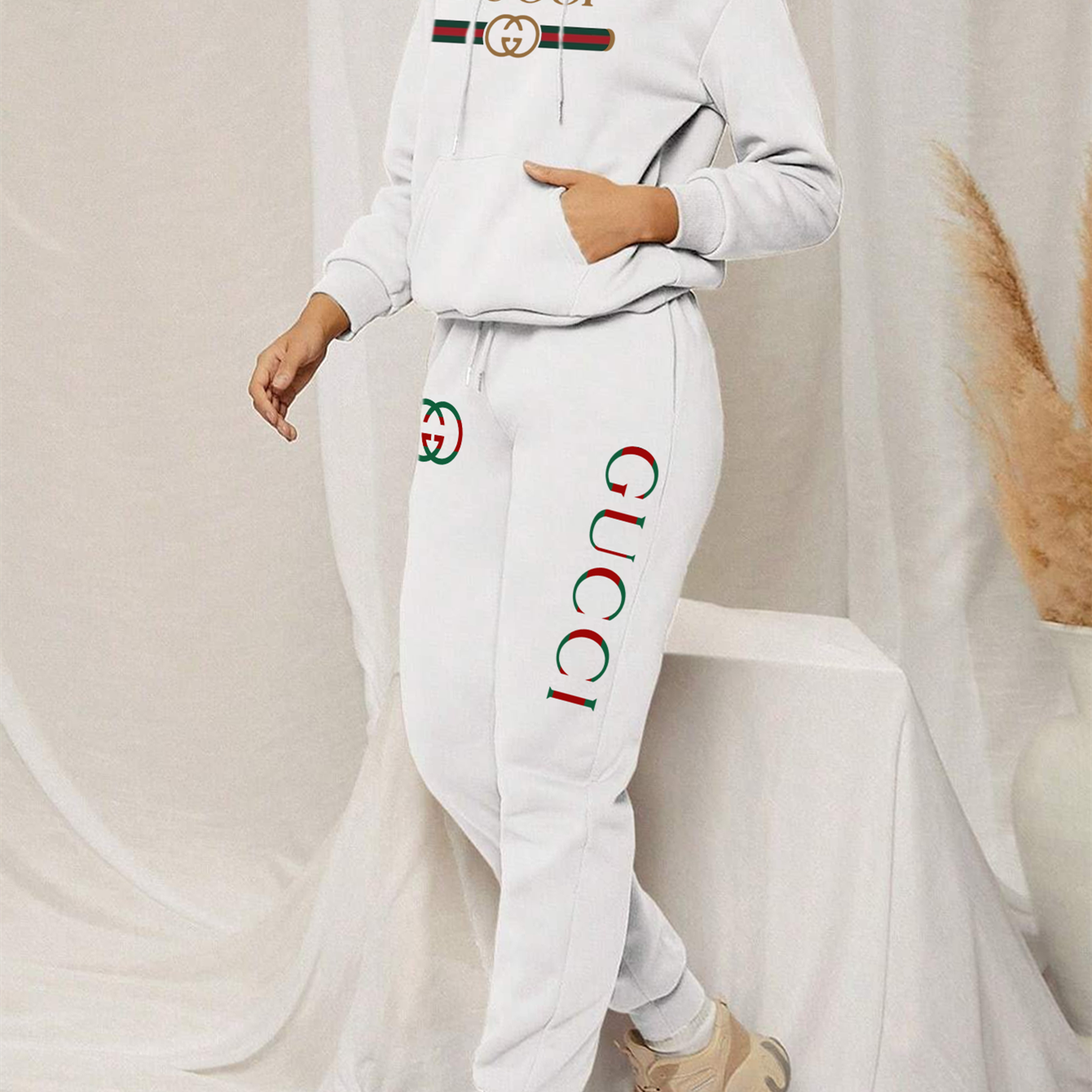 【 Gucci 】デザインがおしゃれなパーカーのセットです