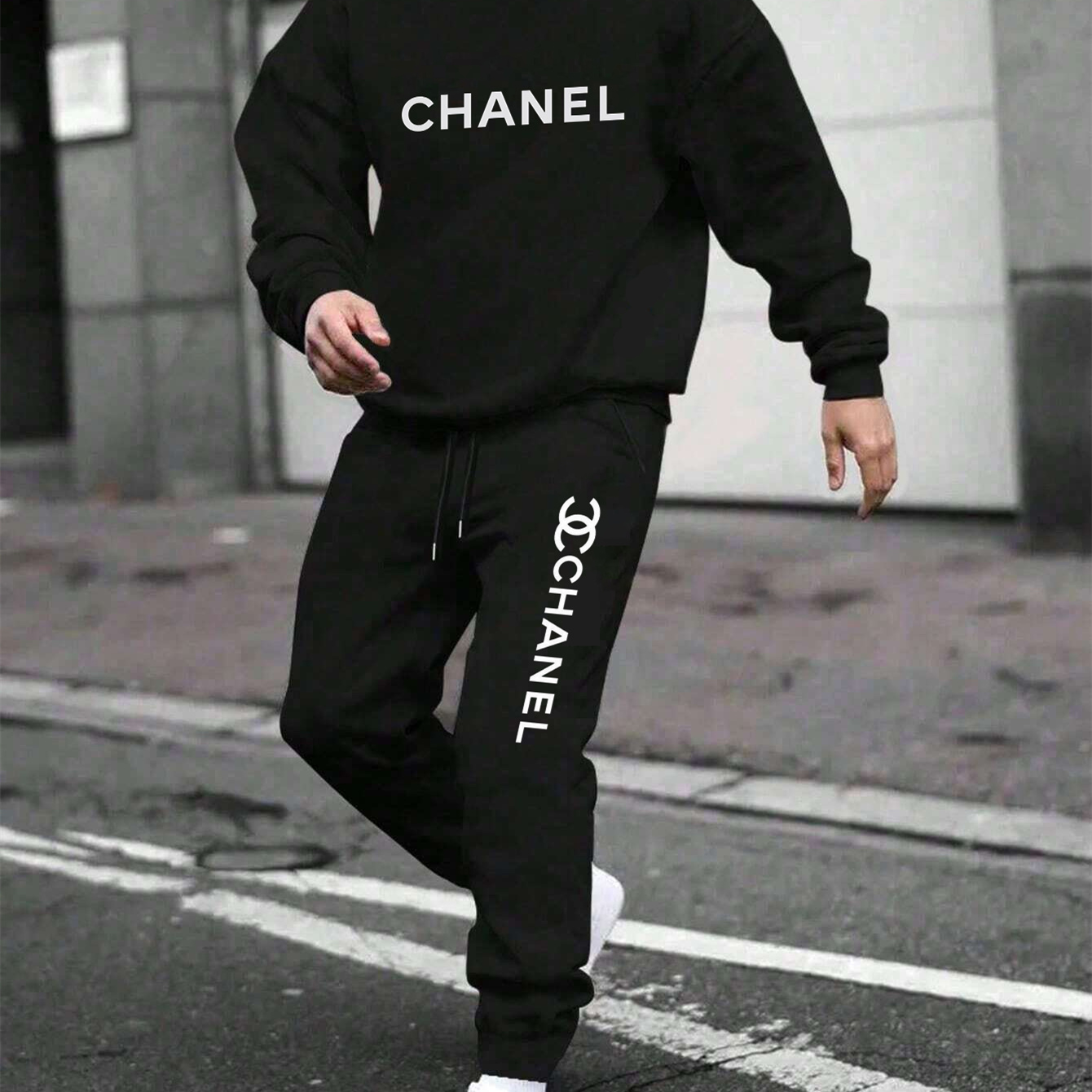 【 Chanel】シンプルなデザインがおしゃれな連名パーカーセットです