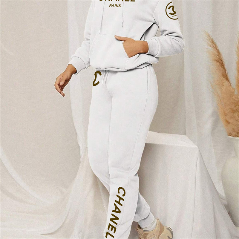 【 CHANEL 】かわいいポケモンが人気のおしゃれなデザインですパーカーのスーツです