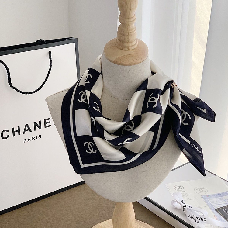 CHANEL 薄手のスカーフ18 ss