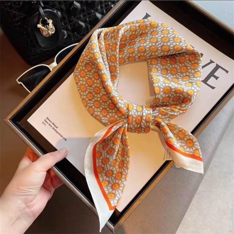 hermes 薄手のスカーフ85 ss