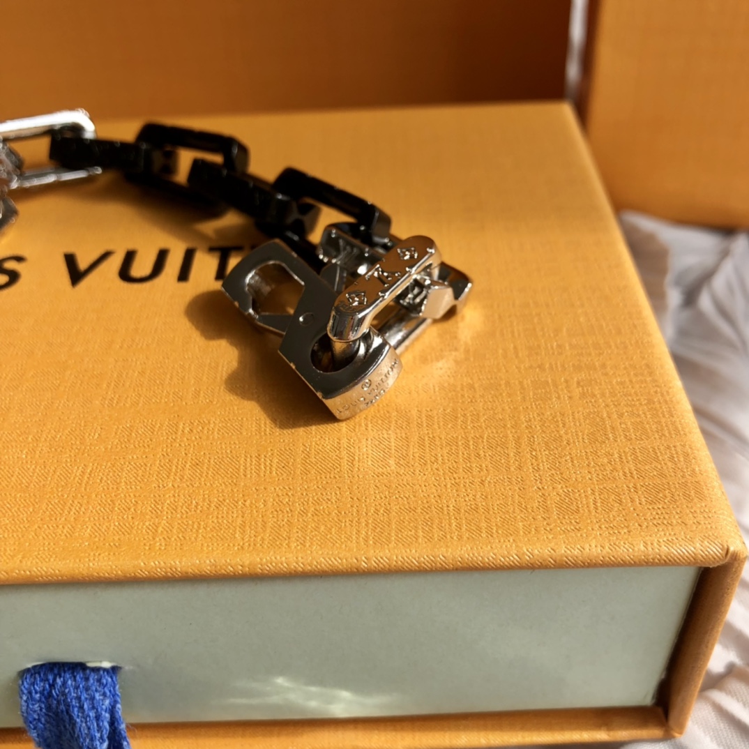 Louis Vuitton（ルイヴィトン）ブラスレダミエ モノグラム チェーン