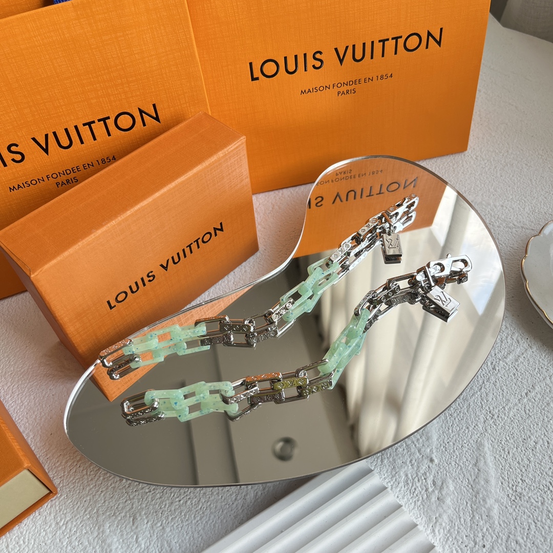 LOUIS VUITTON（ルイヴィトン）LV ブレスレット