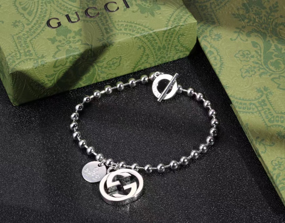 GUCCI（グッチ）ダブルGブレスレット