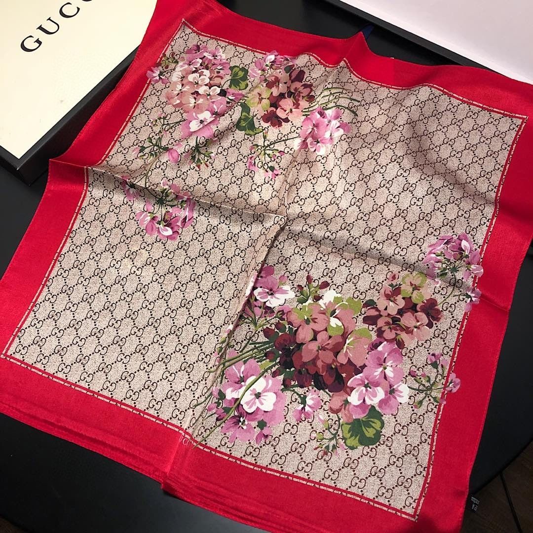 GUCCI 薄手のスカーフ32 ss