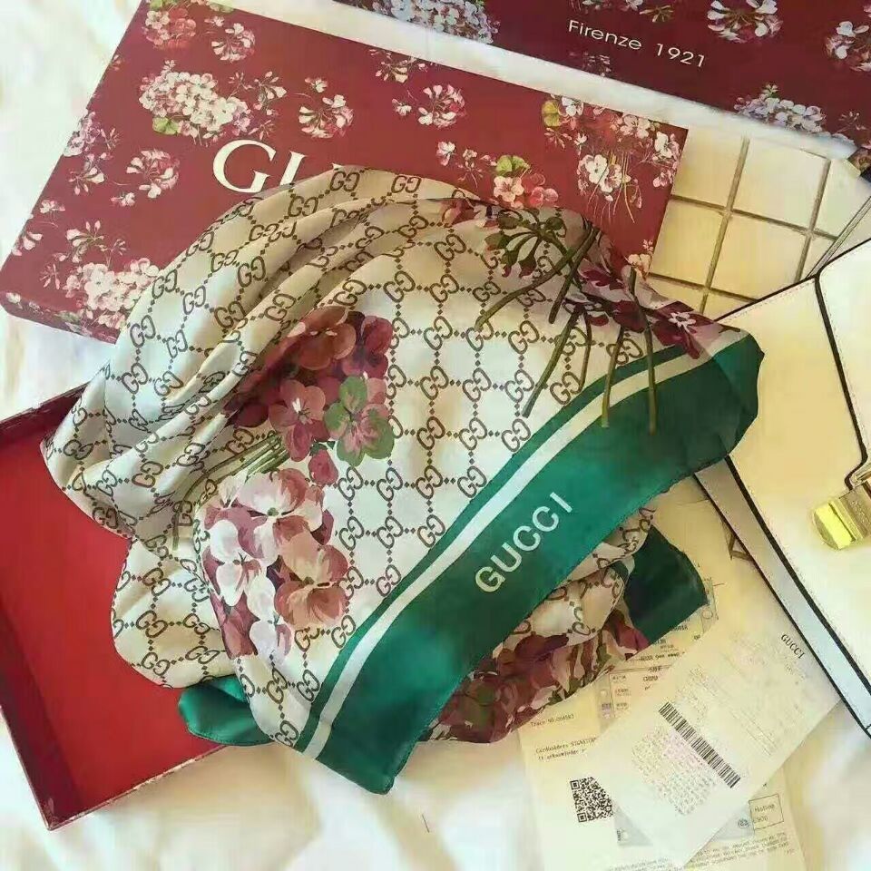 GUCCI 薄手のスカーフ26 ss
