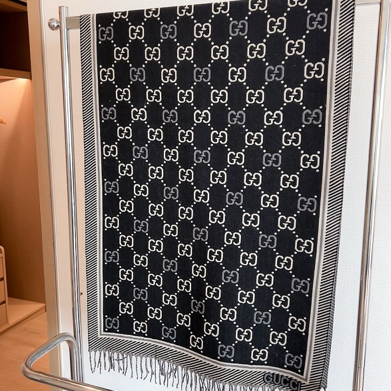 GUCCIマフラーです-SS95730