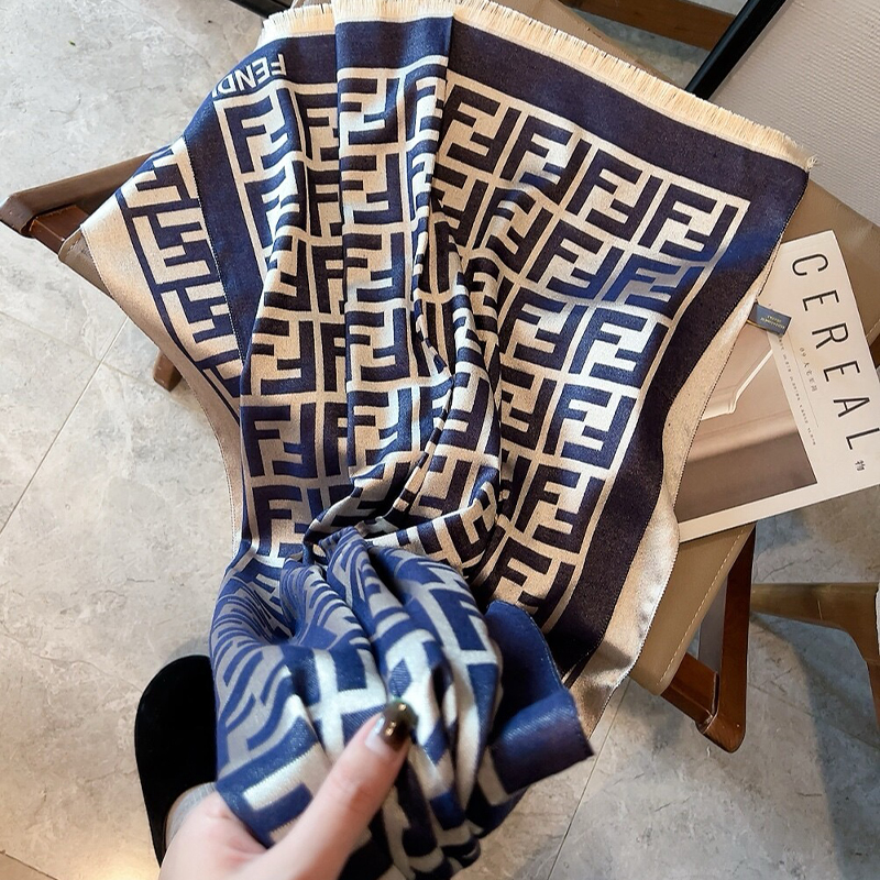 FENDIマフラーです-SS95726172708282543695