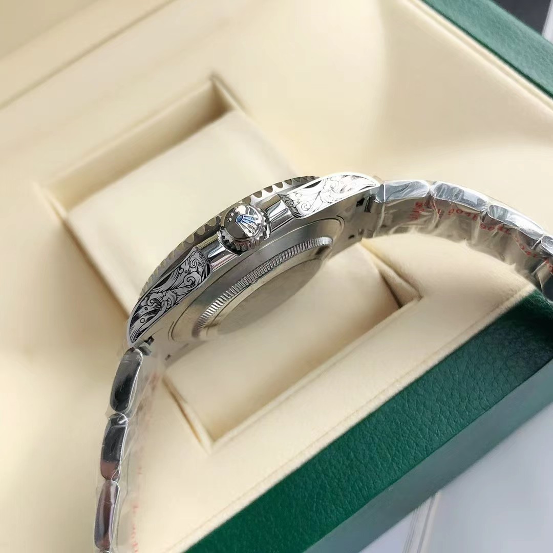 ロレックス サブマリーナーデイト 彫金 116610LV/116610LN