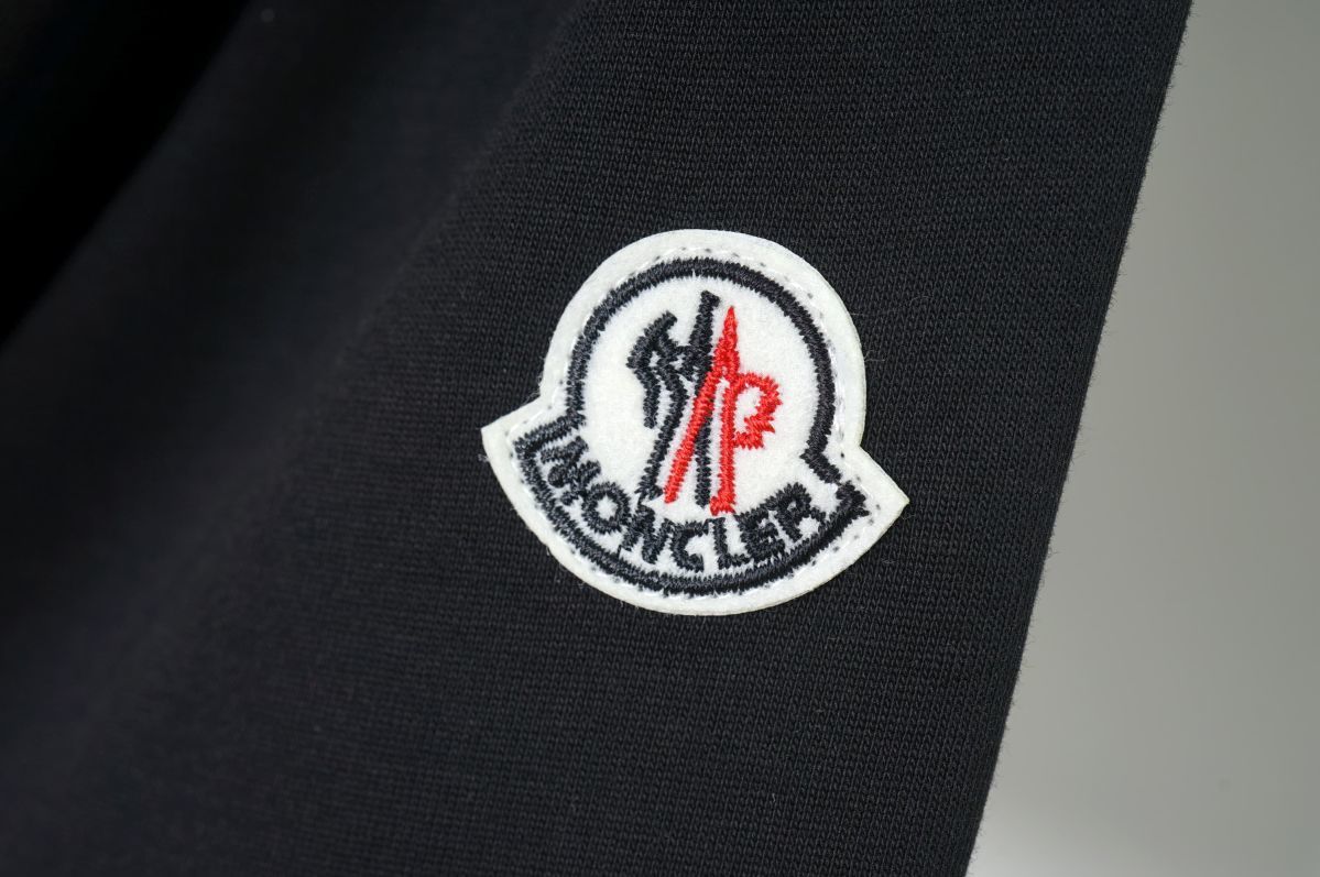 【Moncler 】（モンクレール）男女兼用、ご好評に付き再入荷！