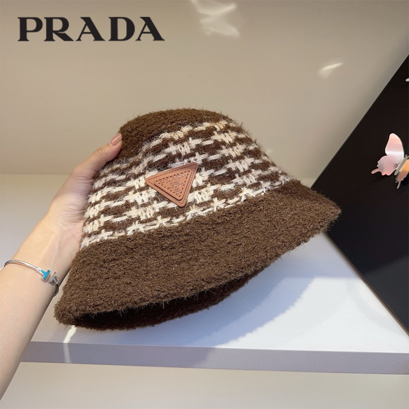 Prada綿毛の帽子32 SS97821