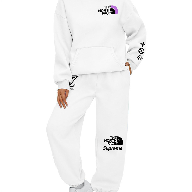 【 LOUIS VUITTON & THE NORTH FACE & SUPREME 】色当てデザインです白髪の男の子ですパーカーのスーツです