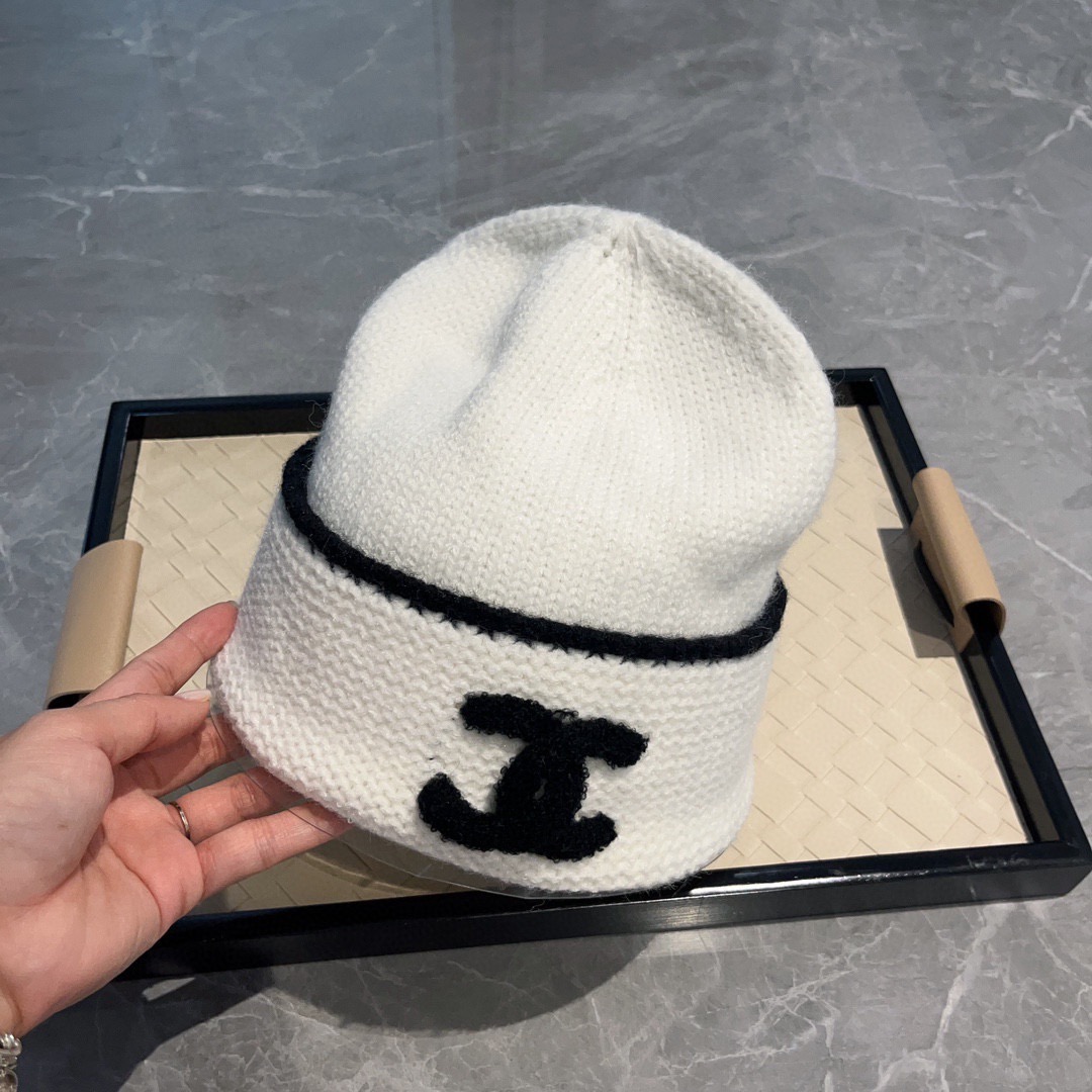 CHANEL 秋冬の暖かい綿の帽子