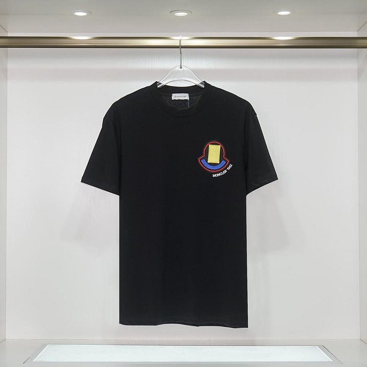 【Moncler 】（モンクレール）男女兼用、ご好評に付き再入荷！