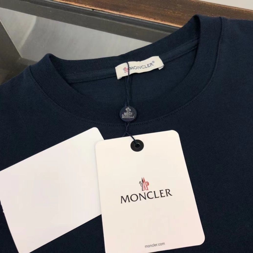【Moncler 】（モンクレール）男女兼用、ご好評に付き再入荷！