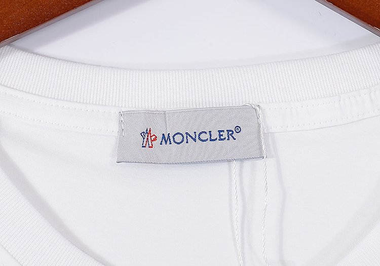 【Moncler 】男女兼用、ご好評に付き再入荷！