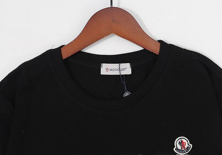 【Moncler 】（モンクレール）男女兼用、ご好評に付き再入荷！