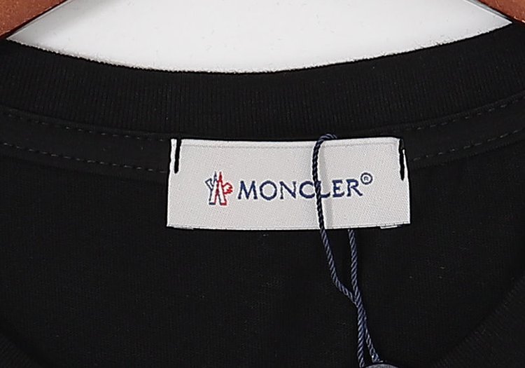 【Moncler 】（モンクレール）男女兼用、ご好評に付き再入荷！
