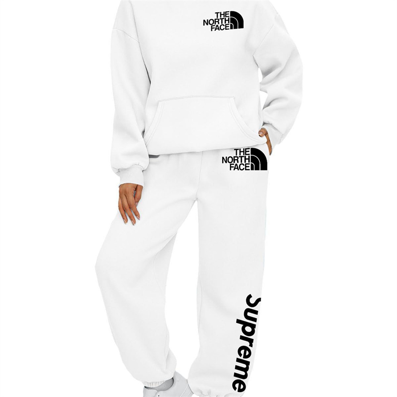 【THE NORTH FACE & SUPREME】SNOOPY ユニークなデザインのかわいい子犬ですパーカーのスーツです