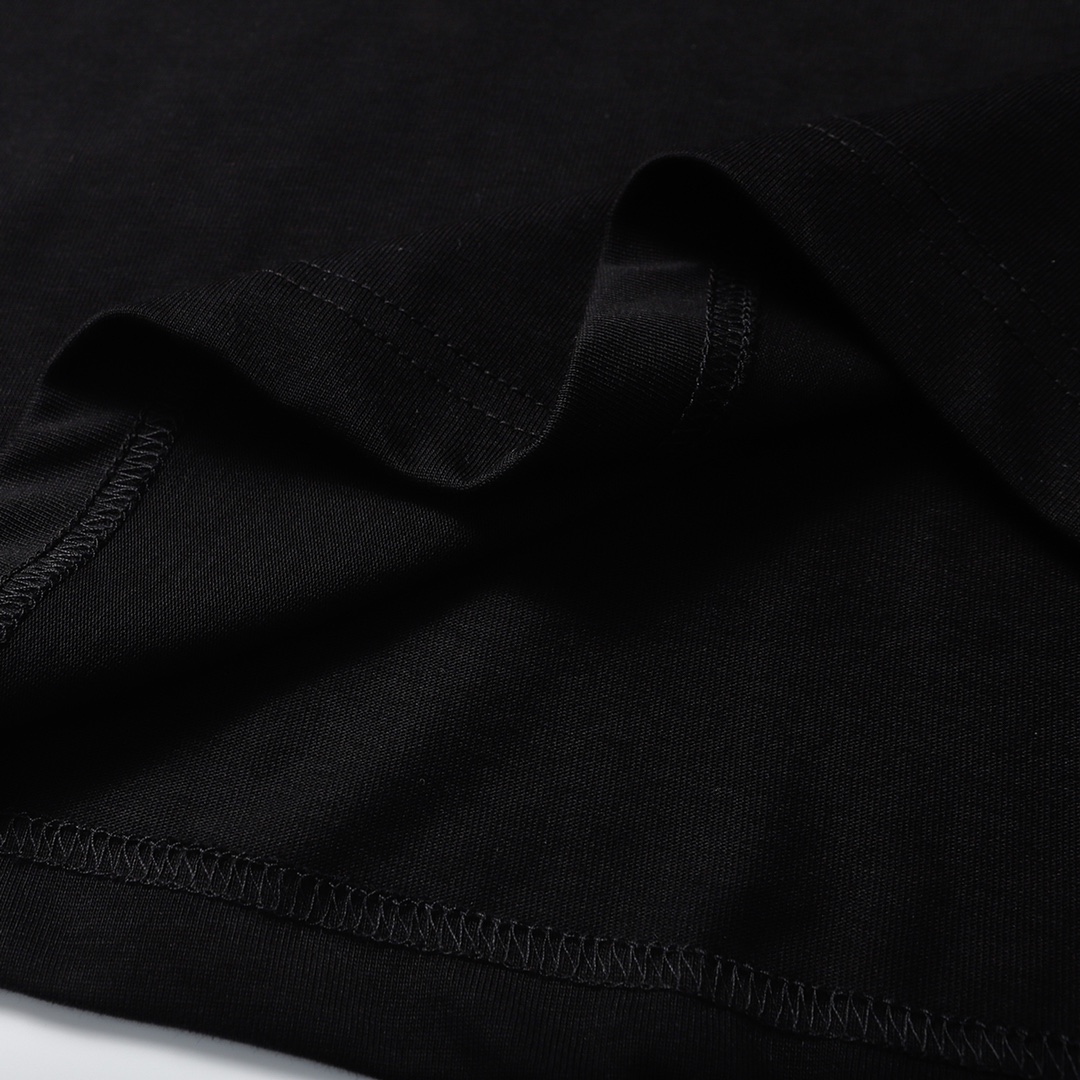 【CHROME HEARTS 公式旗艦店】クロムハーツ Tシャツ ご好評に付き再入荷！黒 白