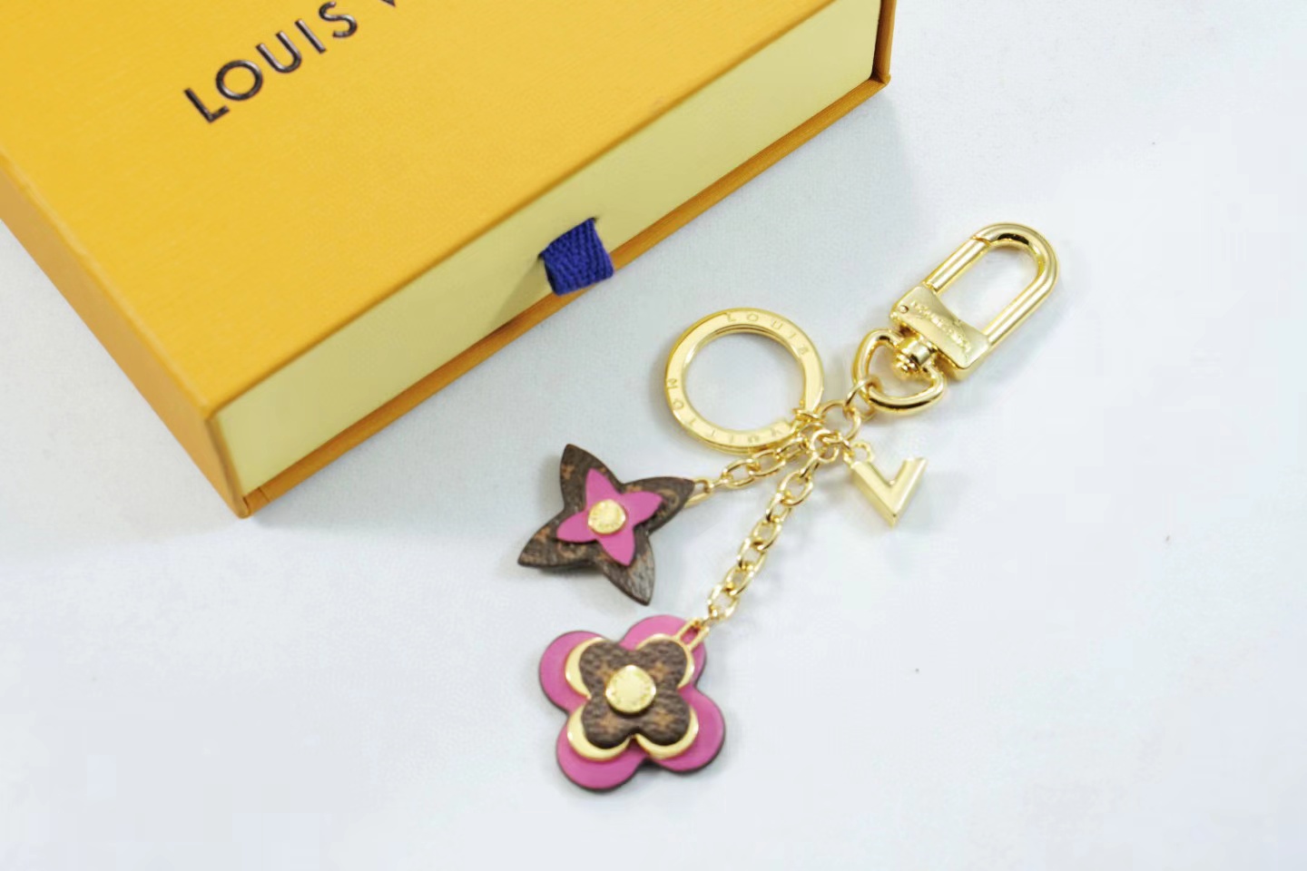 LV Louis Vuitton バッグペンダント キーホルダー 83 zm