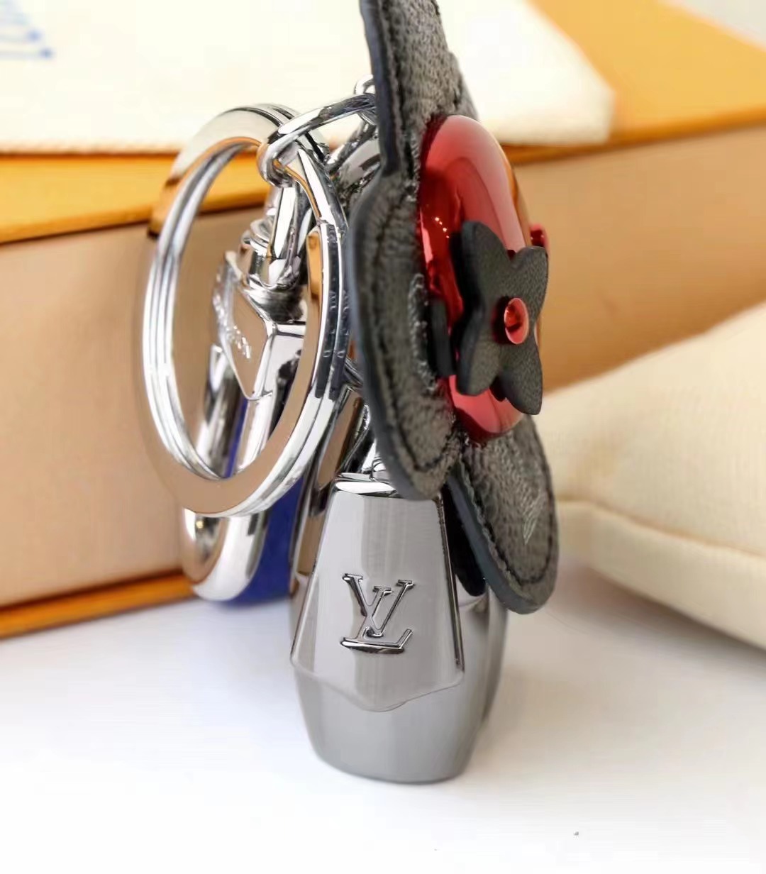LV Louis Vuitton バッグペンダント キーホルダー 32 zm