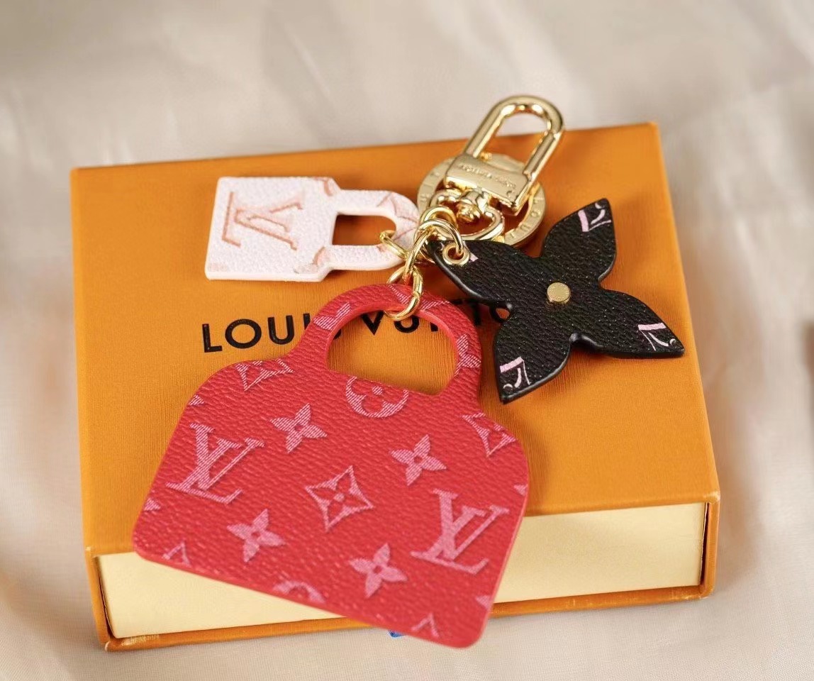 LV Louis Vuitton バッグペンダント キーホルダー 34 zm
